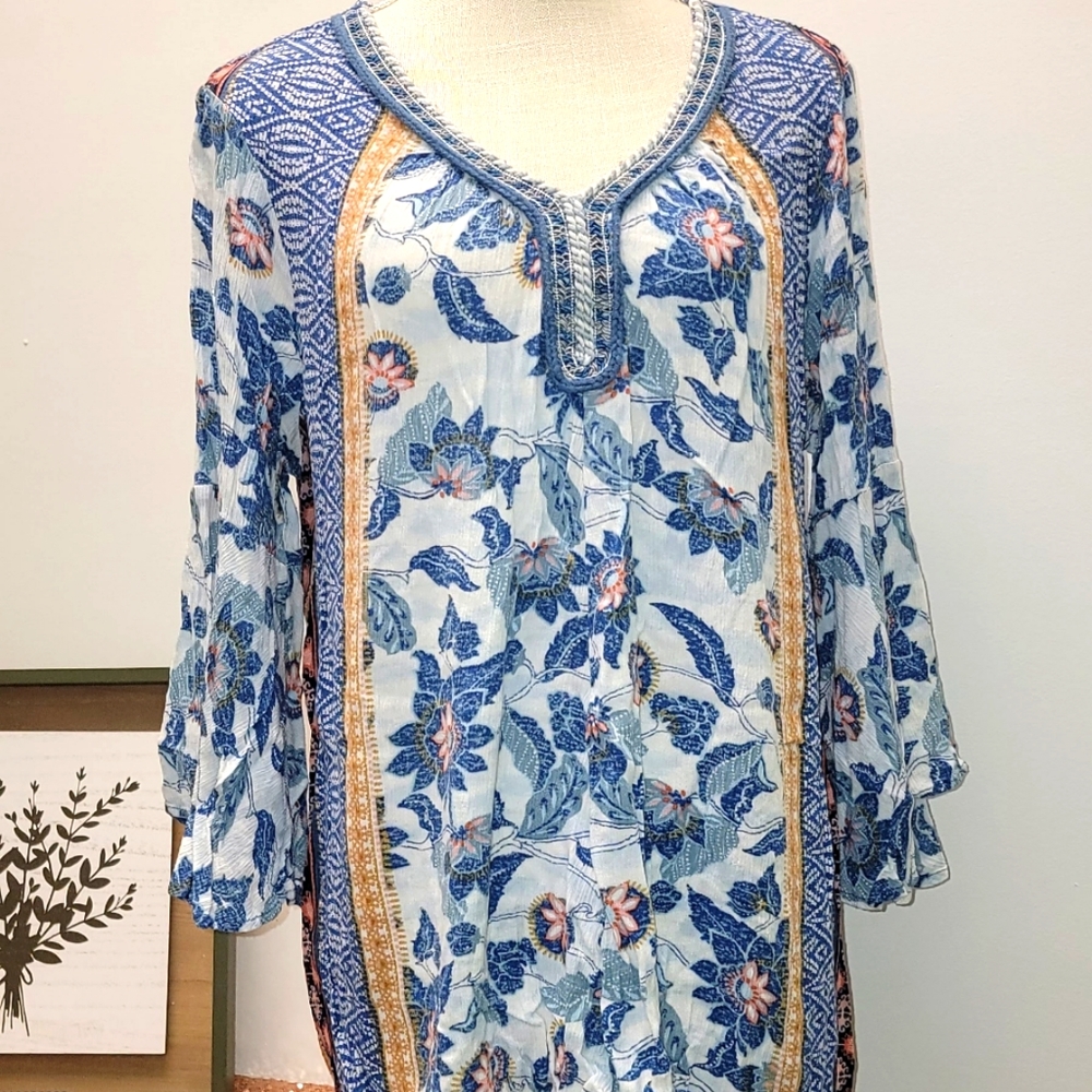 Beautiful flowy top New Directions